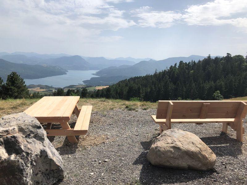 table et chaise table et chaise